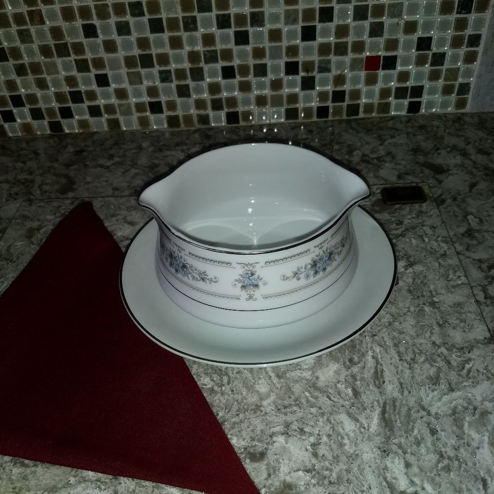 Wade Ellington Gravy Boat - Picture 3 of 4